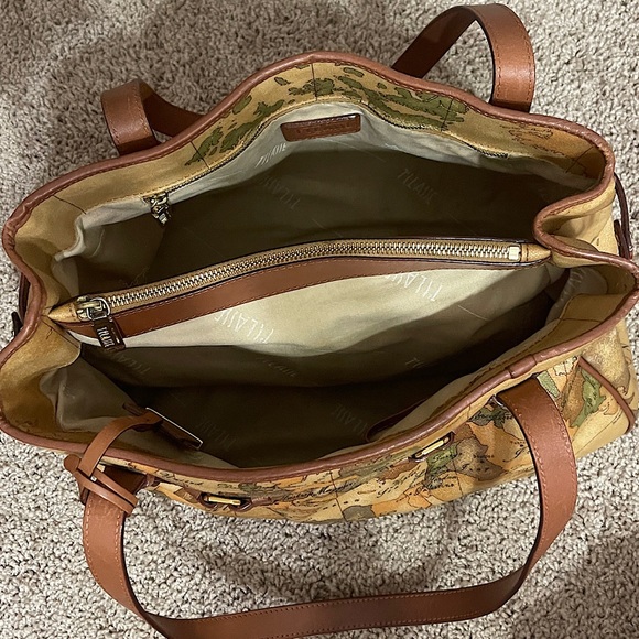 GEO Classic Large Shoulder Bag - Picture 9 of 15